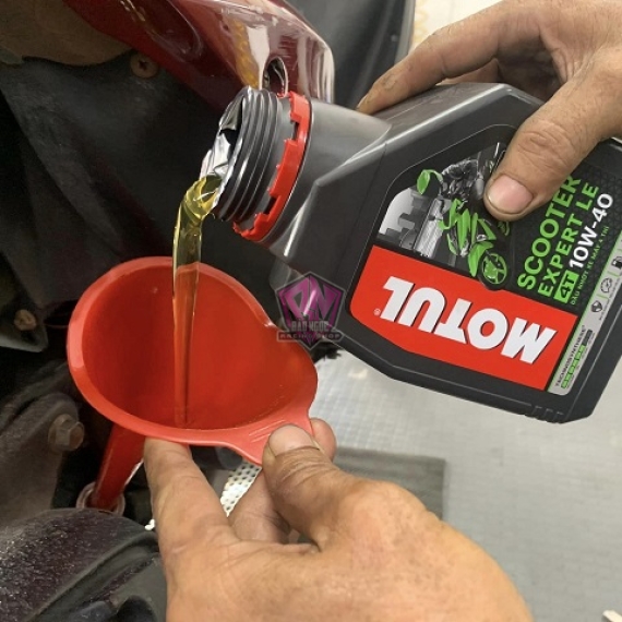 NHỚT MOTUL SCOOTER 1OW-40 
