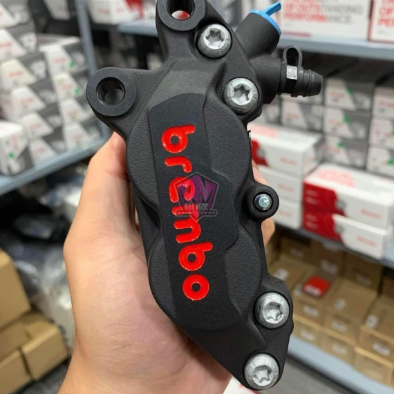 HEO DẦU BREMBO 4PIS ĐÚC MÀU ĐEN ( BÊN TRÁI )